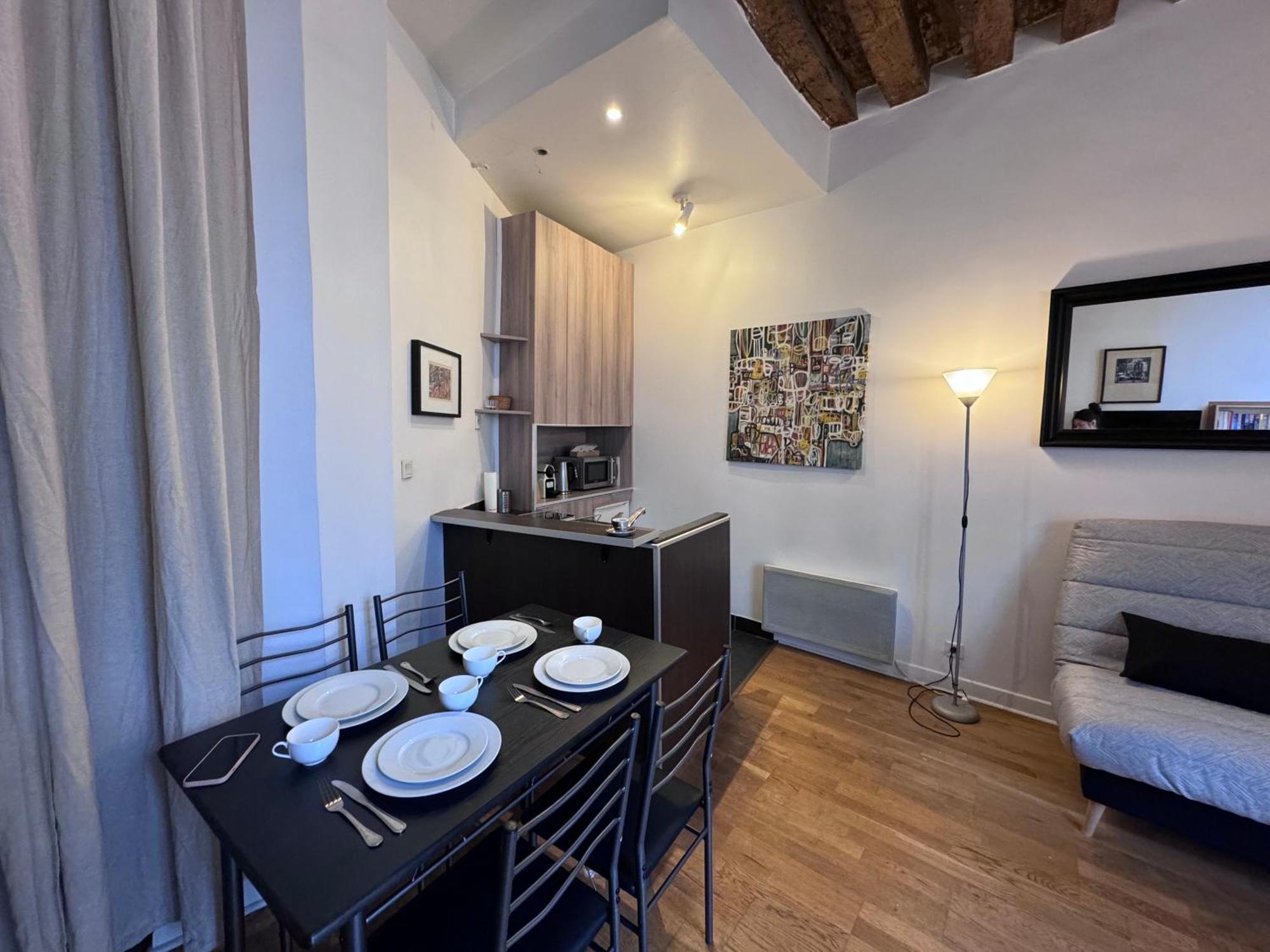 Appartement Typique Parisien Au Coeur Du Marais エクステリア 写真